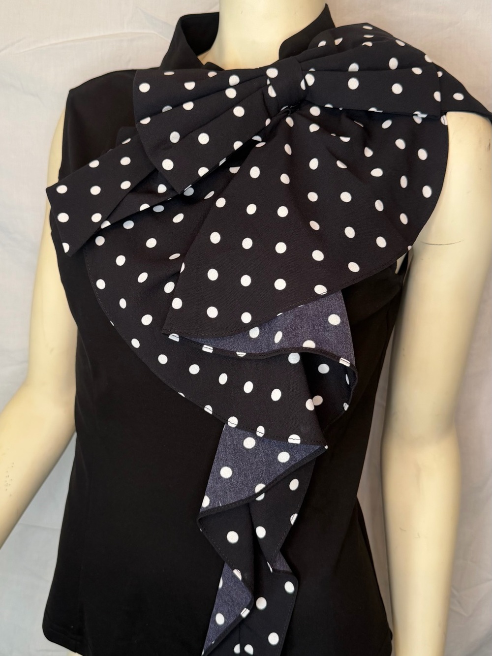 Gracia Black Polka Dot Bow Sleeveless Blouse Top Size M - Picture 2 of 6